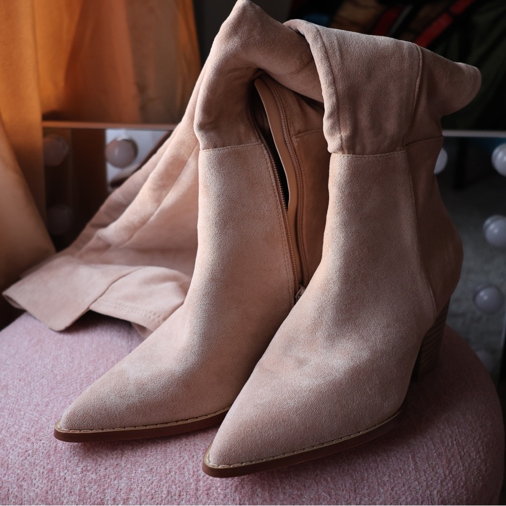 Rose Knee High Boots with Heel Women’s 7.5